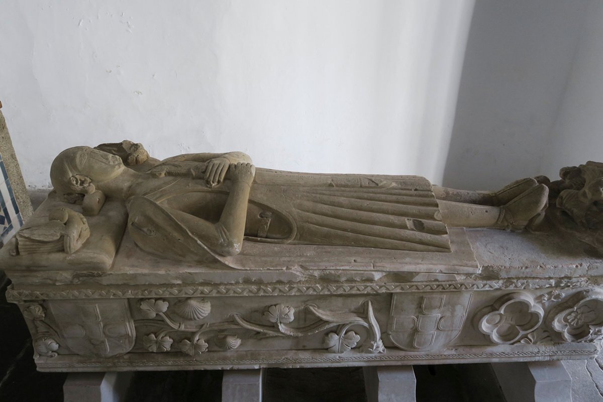 Túmulo de D. Rodrigo Sanches