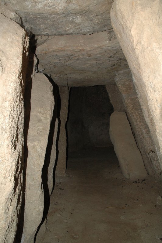 Anta da Arquinha da Moura (2).jpg