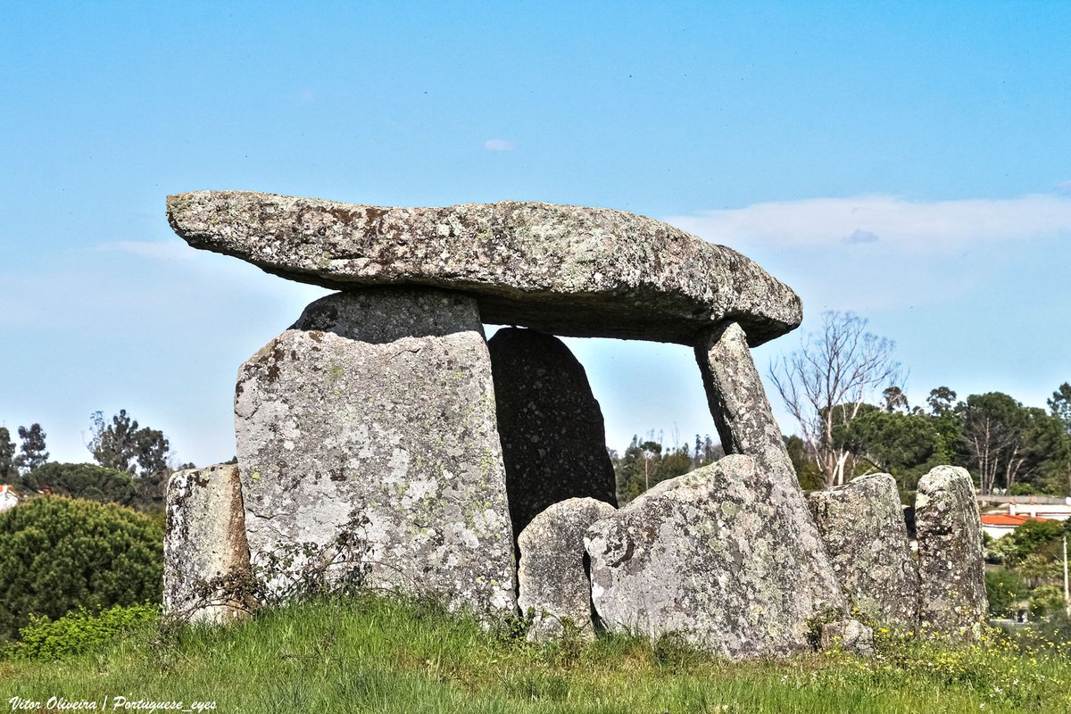 Anta da Orca - Rio Torto - Portugal (52025607540).jpg