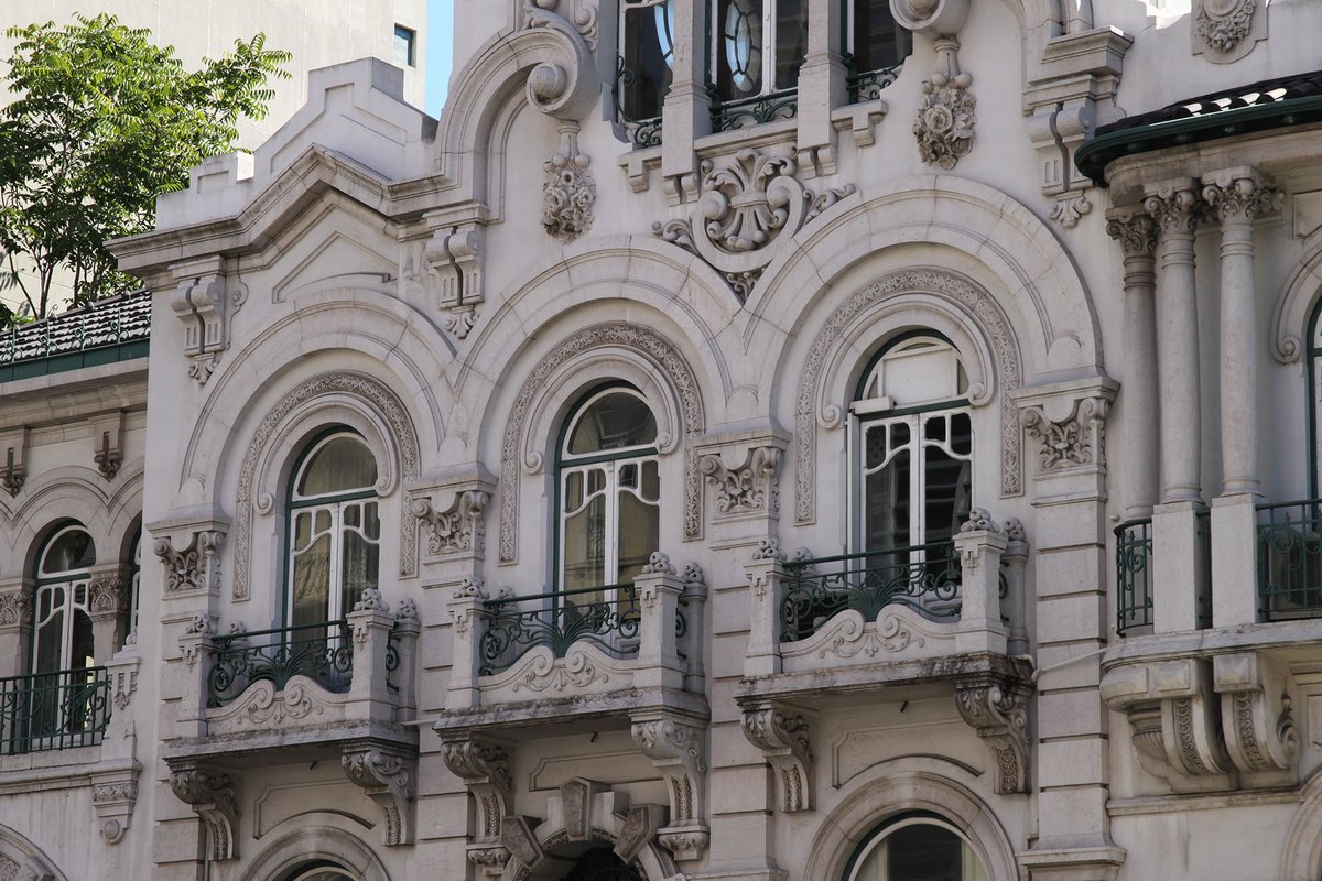 Av Fontes Pereira de Melo 28 (metro Lx) 7264.jpg