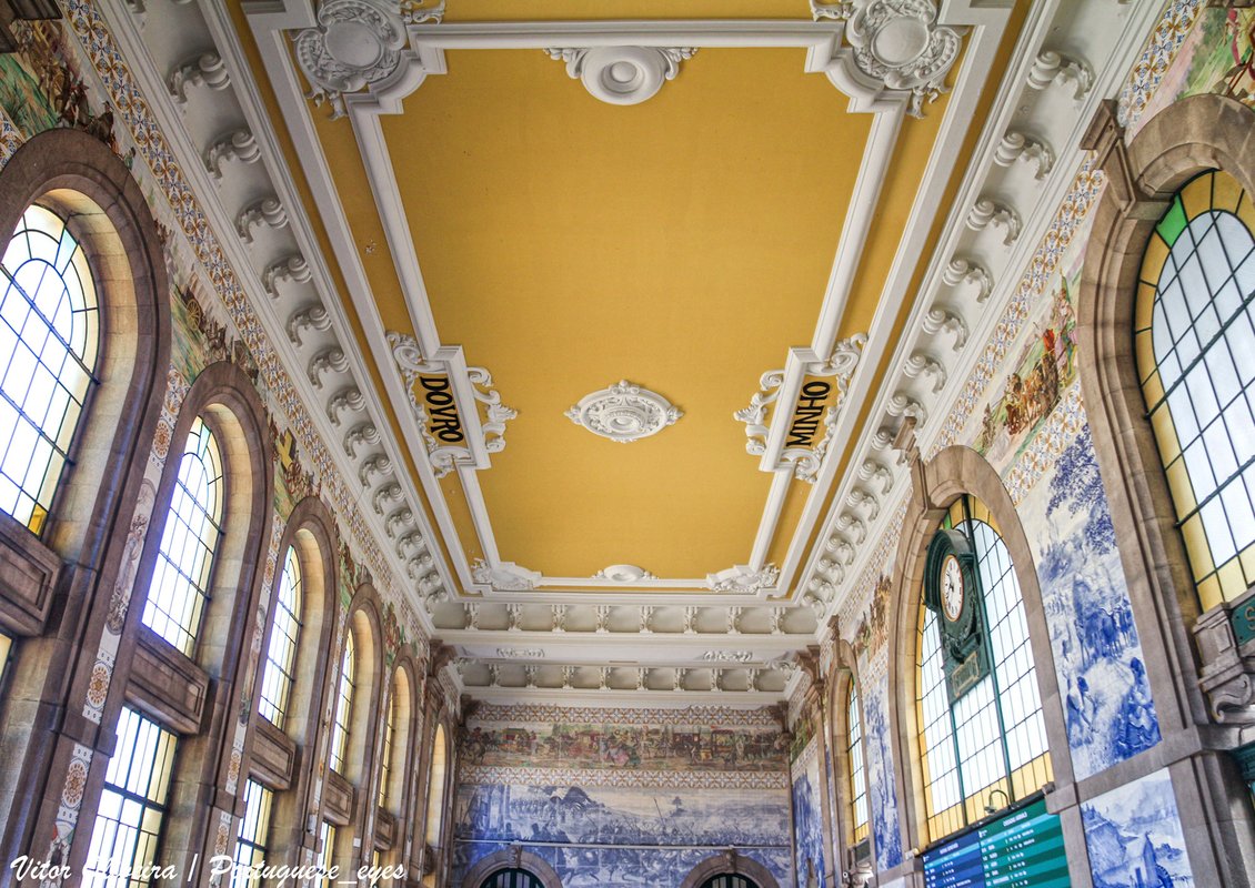 Estação Ferroviária de São Bento - Porto - Portugal (53350903545).jpg