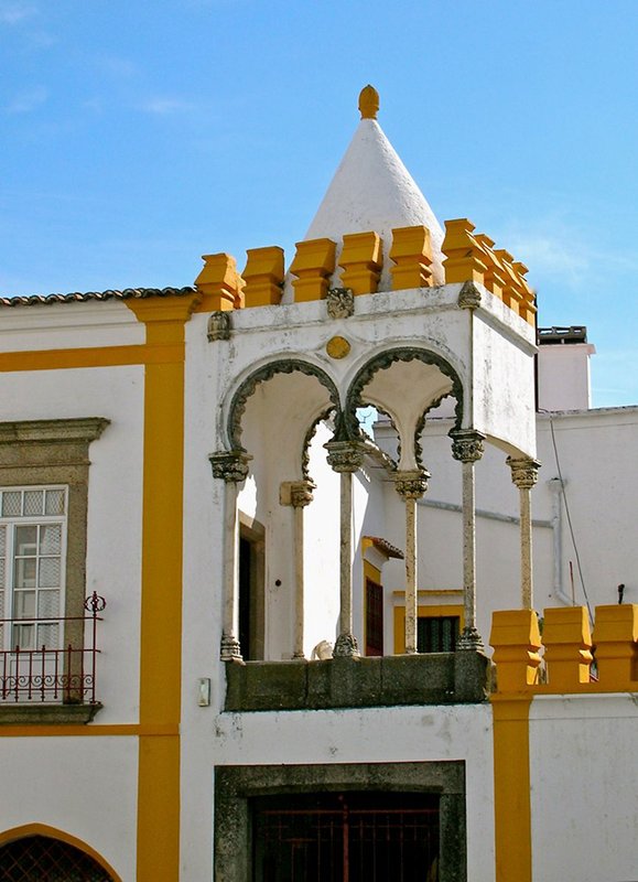 Evora (3920311895).jpg