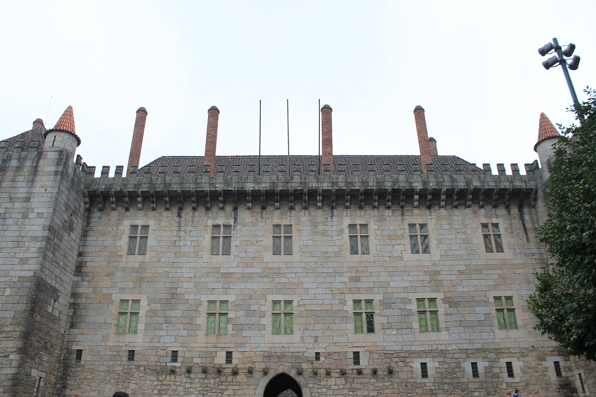 Exterior view of Paço dos Duques de Bragança (Guimarães) 03.jpg