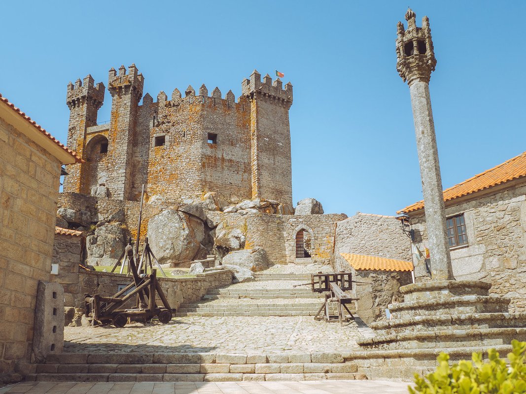 Fachada do Castelo de Penedono.jpg