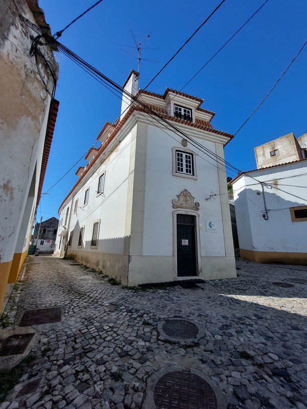Fachada principal e lateral esquerda da Antigo Hospital de Santa Iria em Santarém.jpg