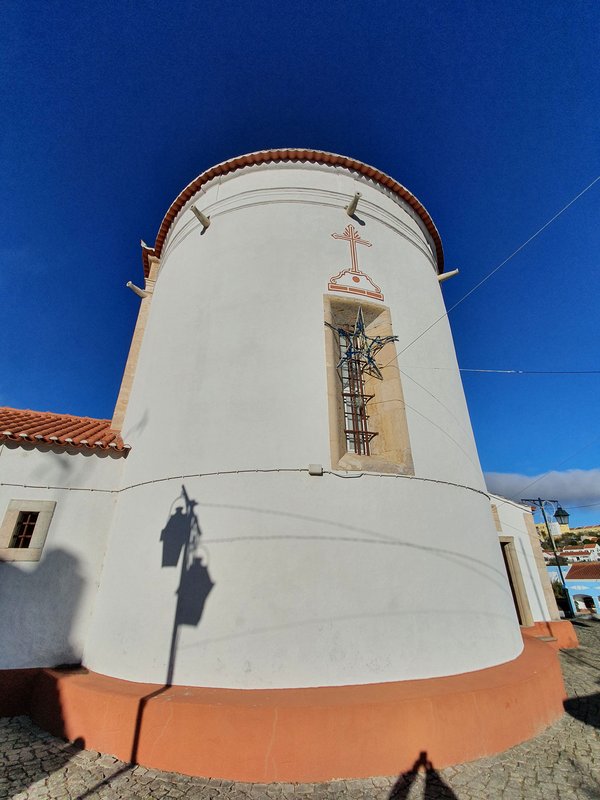 Igreja Matriz de Bucelas Cabeceira.jpg