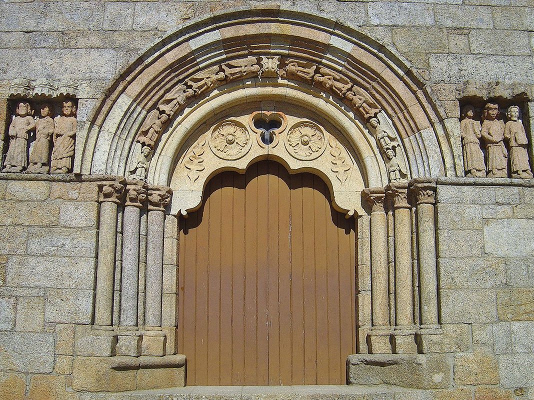 Igreja Matriz de Sernancelhe - Portugal (151903044).jpg