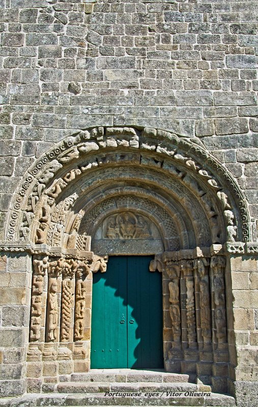 Igreja de Bravães - Portugal (4903988479).jpg