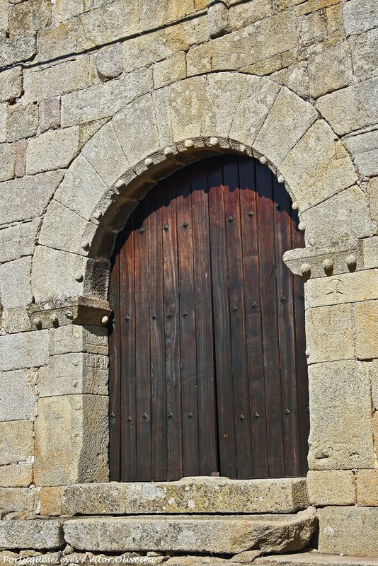 Igreja de Fonte Arcada - Portugal (21565021708).jpg