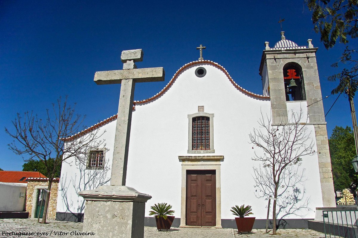 Igreja de São Lourenço - Azeitão - Portugal (32856016997).jpg