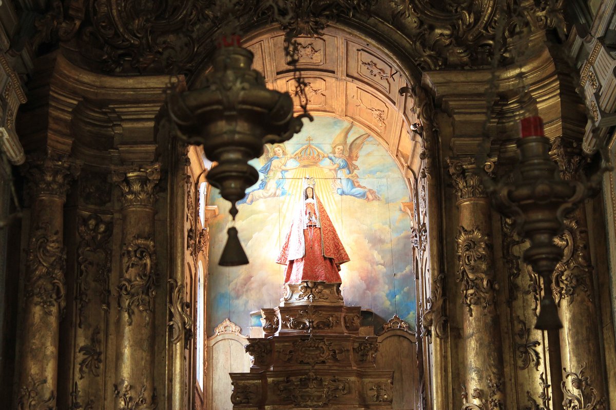 Interior of Igreja de Nossa Senhora da Oliveira 10.jpg