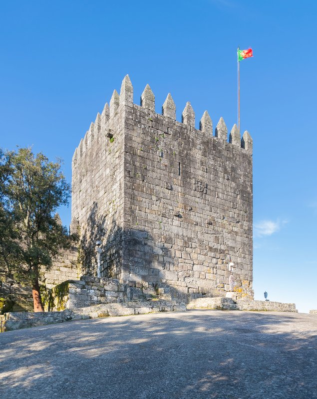 Lanhoso Castle 02.jpg