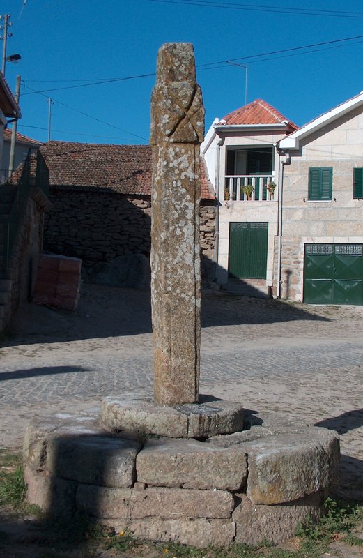 Pelourinho de Galegos.jpg