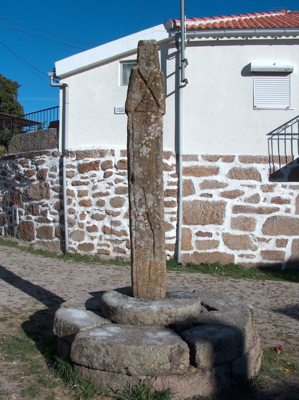 Pelourinho de Galegos 01.jpg