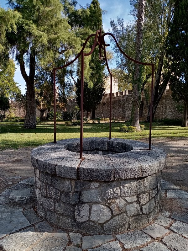 Poço do Castelo de Torres Novas.jpg