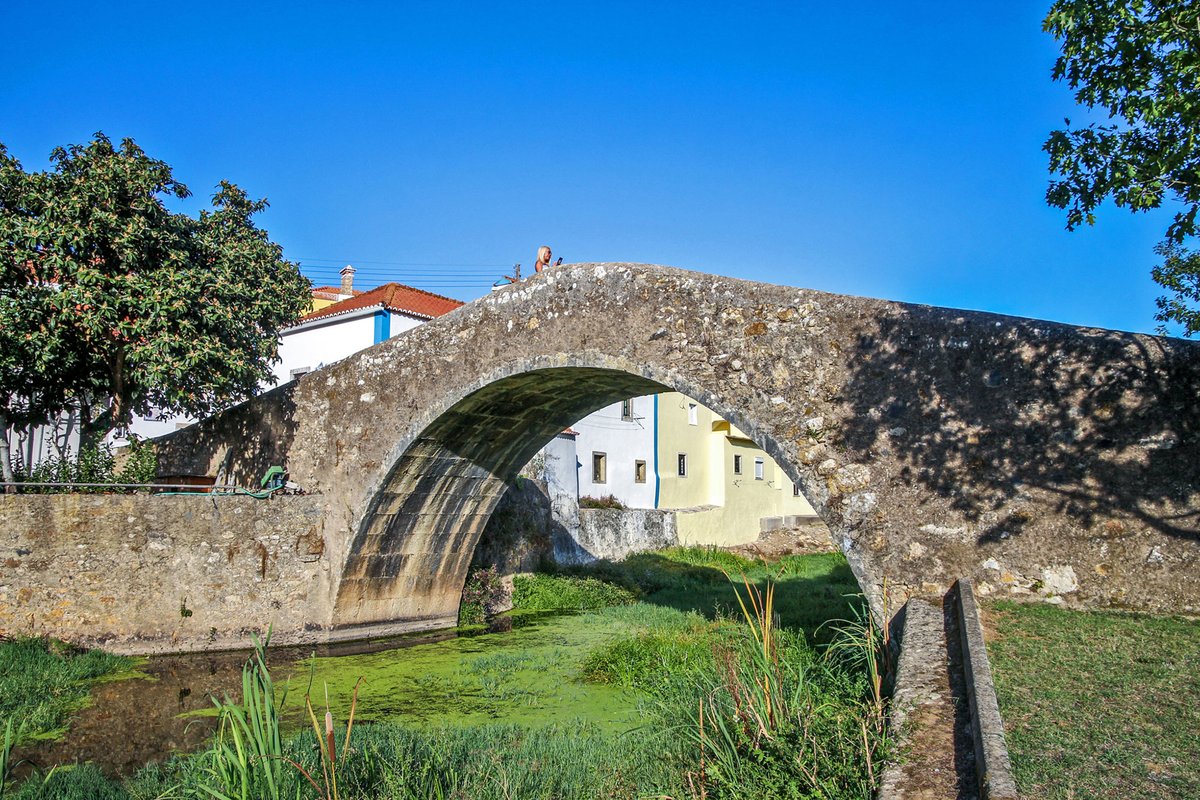 Ponte Romana de Cheleiros - Portugal (53454174601).jpg