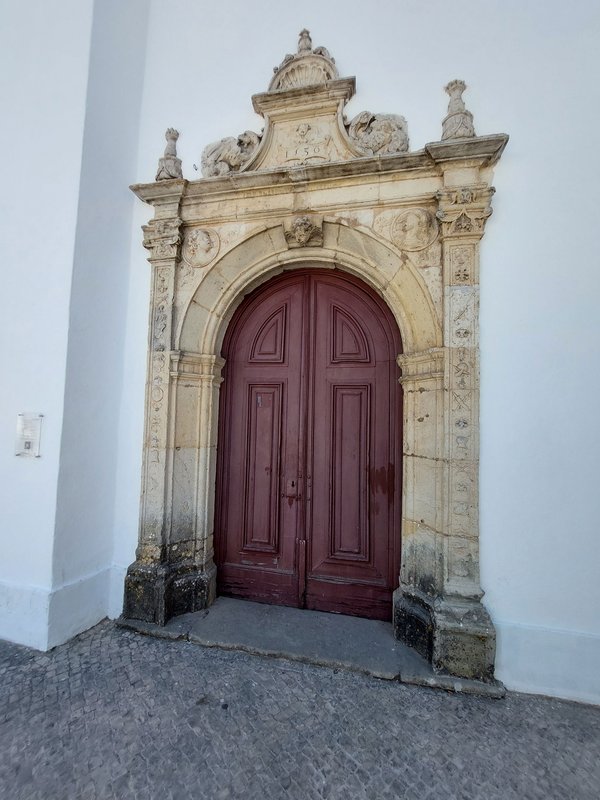 Portal detalhado da Capela de Santa Iria, em Tomar.jpg