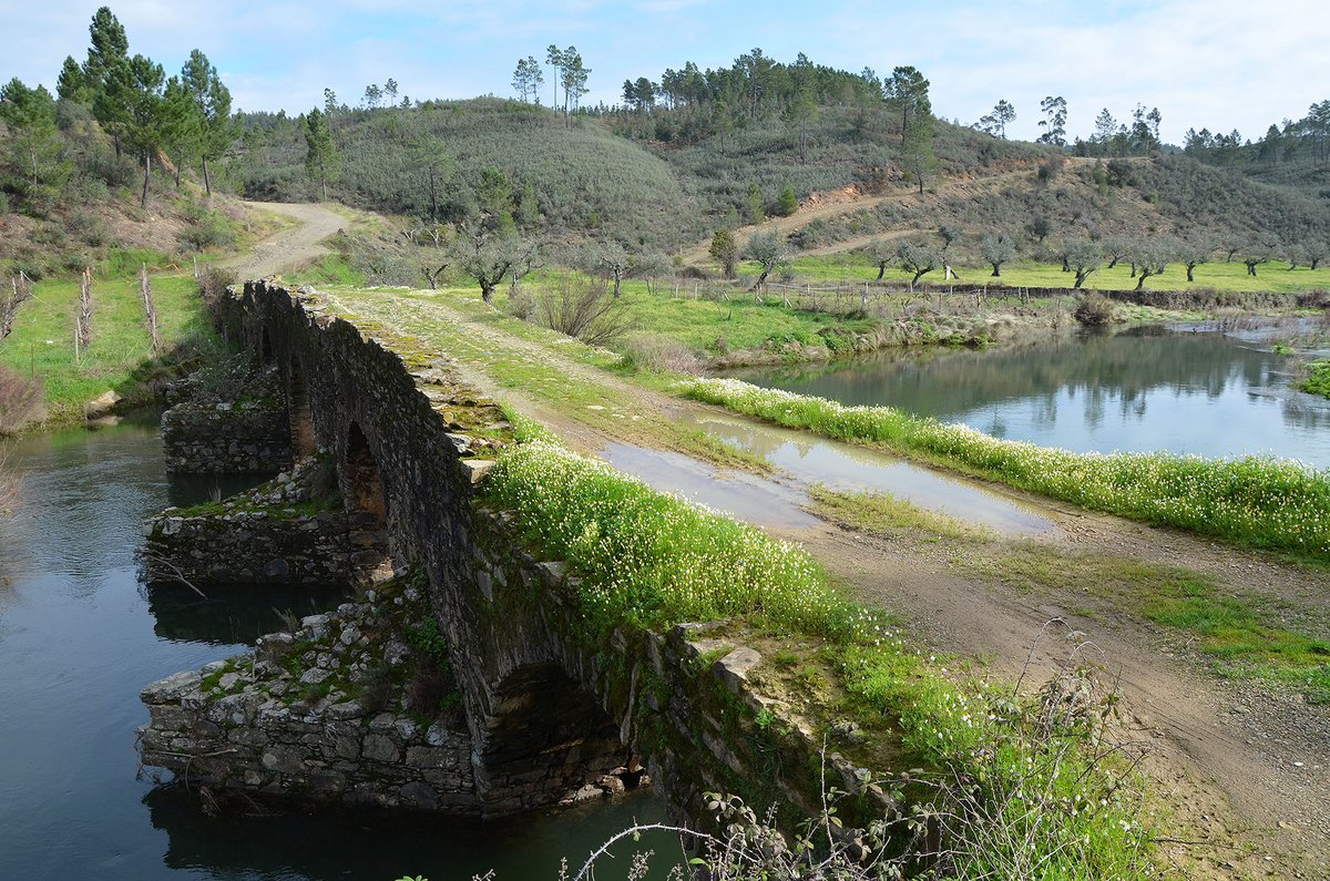 Roman Bridge, Ponte da Ladeira dos Envendos, Portugal (12717723623).jpg