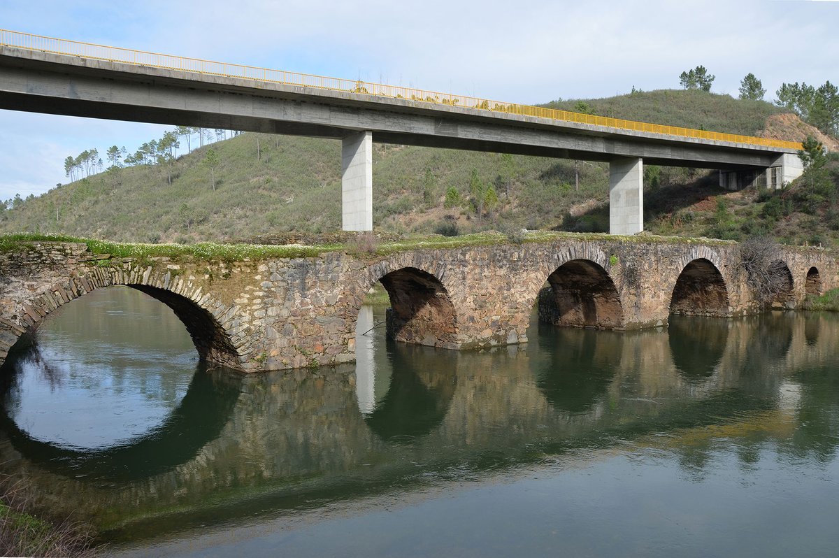 Roman Bridge, Ponte da Ladeira dos Envendos, Portugal (12717736353).jpg