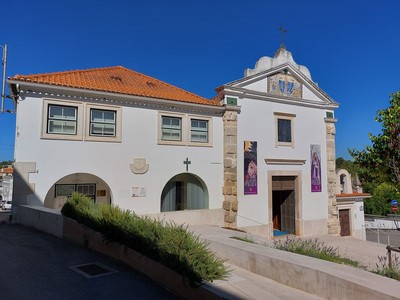 Antigo hospital da Misericórdia acompanha a Igreja da Misericórdia de Pernes.jpg