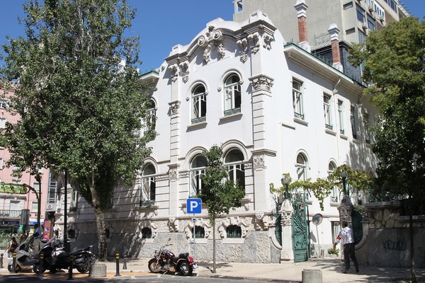 Av Fontes Pereira de Melo 28 (metro Lx) 7272.jpg