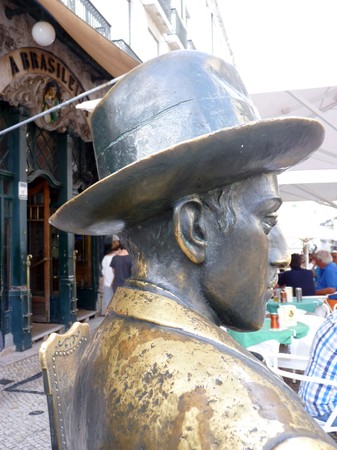 Café A Brasileira. Sculpture.jpg