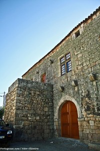 Casa de Dona Loba - Fonte Arcada - Portugal (25885419196).jpg