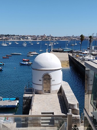 Cascais tide gauge.jpg