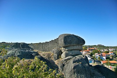 Castelo de Moreira de Rei - Portugal (4117541656).jpg