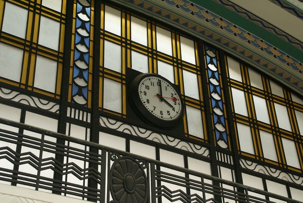 Clock, Cais do Sodré, Lisboa (29835426881).jpg