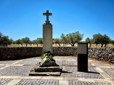 Cruz de Pedro Jacques - vista frontal.jpg
