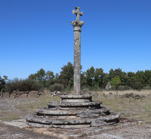 Cruzeiro aldeia da ponte.jpg