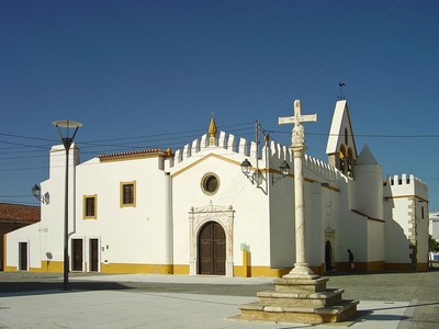 Cruzeiro e Igreja do Espírito Santo - Cabeço de Vide - Portugal (5936144663).jpg