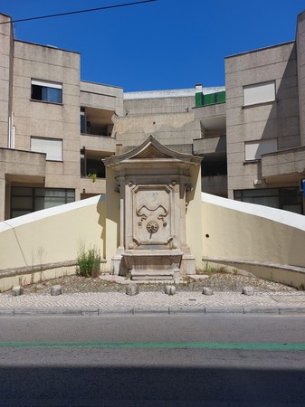 Detalhe do Chafariz da Estrada da Foz.jpg