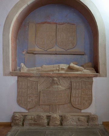 Dois túmulos na igreja de Pombeiro