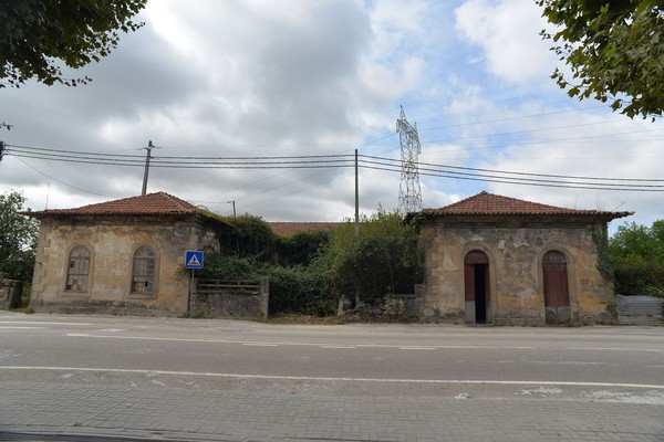 Edifícios da Mala-Posta de Sanfins 01.jpg