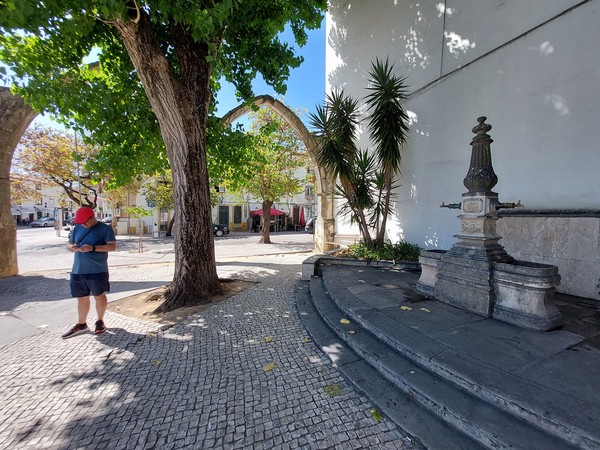 Enquadramento do Chafariz da Prata junto aos trechos arquitetónicos do Palácio dos Estaus.jpg