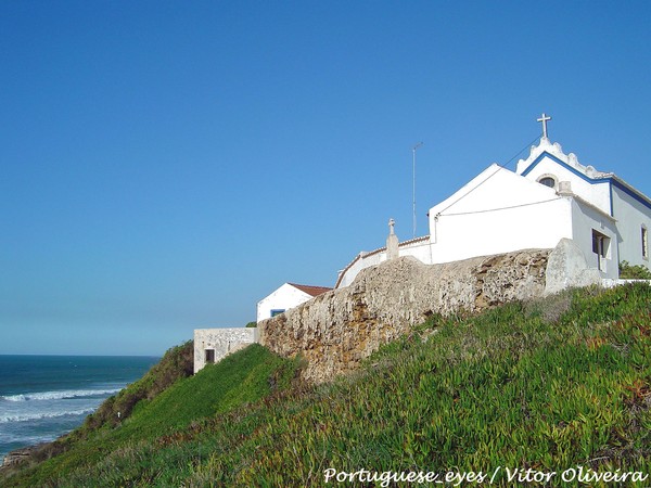 Ermida de São Julião - Praia de São Julião - Portugal (7149358769).jpg