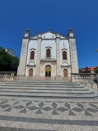 Fachada principal da Sé de Leiria em 2023.jpg