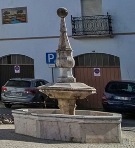 Fonte do Largo do Barata - Campo Maior - Portugal (52568349753) (cropped).jpg