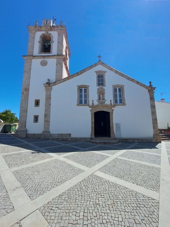 Frente da Igreja Paroquial de Pedrógão Pequeno.jpg