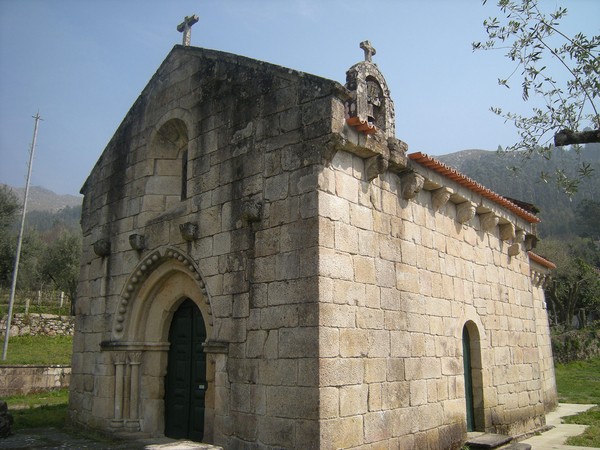Iglesia del Espírito Santo de Moreira do Lima (3373377327).jpg