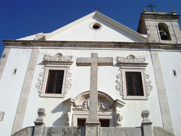 Igreja Matriz de Odivelas - Portugal (1473107598).jpg