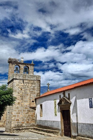 Igreja Matriz de Salvaterra do Extremo - Portugal (41005146262).jpg