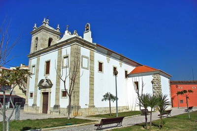 Igreja Matriz de Santa Iria de Azóia - Portugal (4151499472).jpg