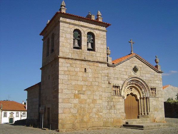 Igreja Matriz de Sernancelhe - Portugal (151866994).jpg