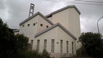 Igreja da Sagrada Família (Rio de Mouro) fachada nascente 3.jpg