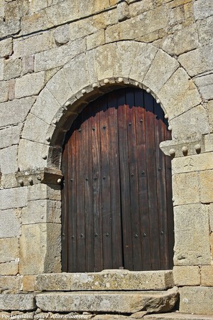 Igreja de Fonte Arcada - Portugal (21565021708).jpg