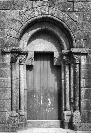 Igreja de São Salvador de Gândara, Penafiel, Portugal (2928242459).jpg