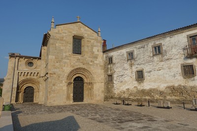 Igreja e Convento de Paderne 21.jpg